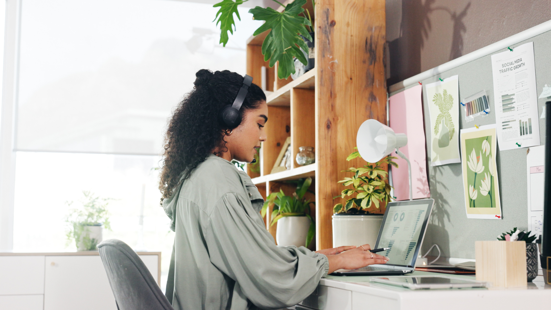 Waarom je e-learning content sneller maakt met AI dan met een contentbureau